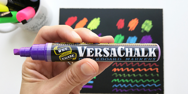 The easiest, cleanest, safest, and most fun way to create chalkboard projects: Versachalk! These colorful chalkboard markers allow you to create tons of artwork + gifts— plus provide a great activity for the kids. In this post, you’ll learn how to take a piece of printable art and transfer it to a chalkboard, mess free. // From Elegance and Enchantment, in partnership with Versachalk.